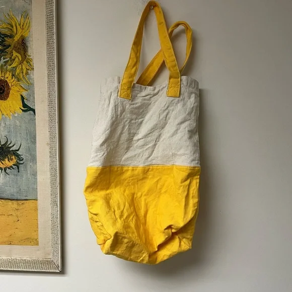 National Geographic Yellow and White Tote Bag - Picture 2 of 4